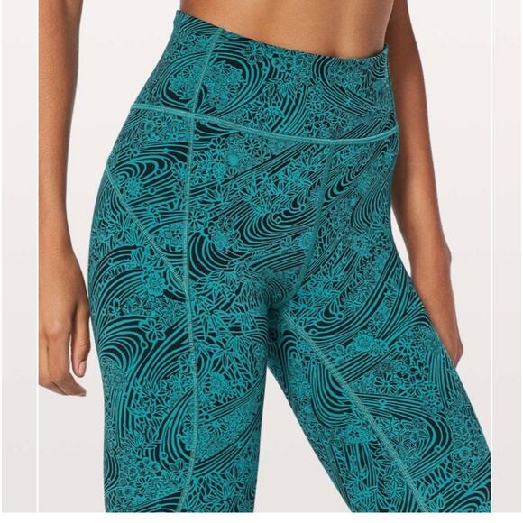 Lululemon Womens Size 8 In Movement Crop Everlux 19" Kitakami Spirit Green Black - Picture 1 of 4